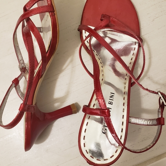 Gianni Bini Red Heels - Picture 2 of 4